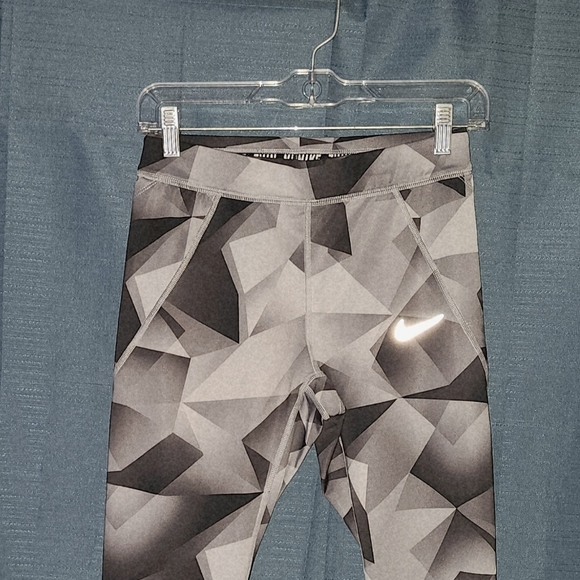 Nike Gray Geometric Print Leggings - Picture 4 of 6